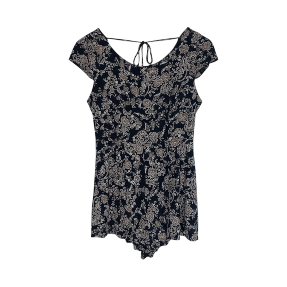 Catch Me Floral Romper Women’s Medium Navy Beige Cream Short‎ Sleeve NWOT